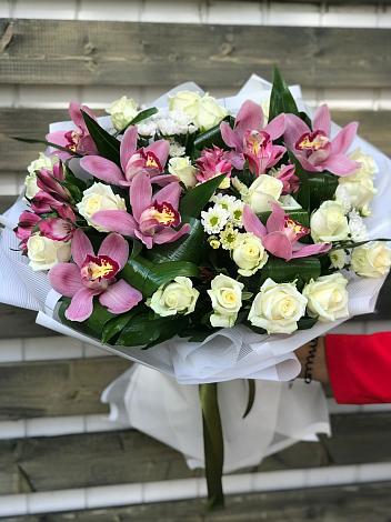 Букет цветов из: Розы и Хризантемы в Синьково