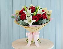 Букет цветов из:  Лилии и Розы в Синьково
