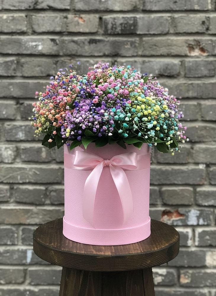 Цветочная композиция из Гипсофила и Розы в шляпной коробке в Синьково