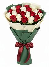 Букет Микс из красных и белых роз в Синьково