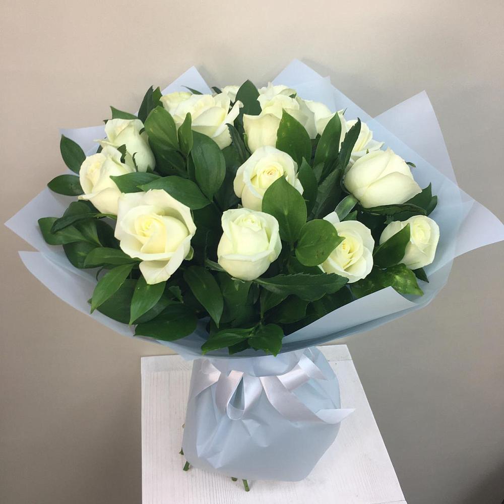 Букет 15 Белых роз Проуд в Синьково