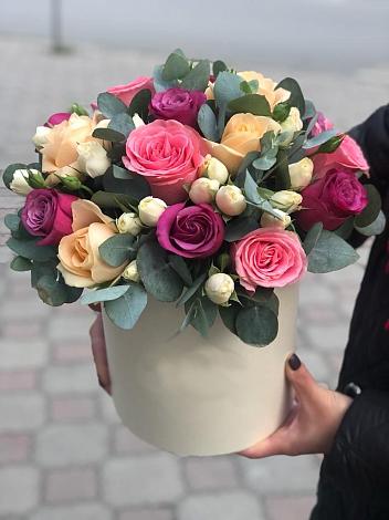 Цветочная композиция из Розы в шляпной коробке в Синьково