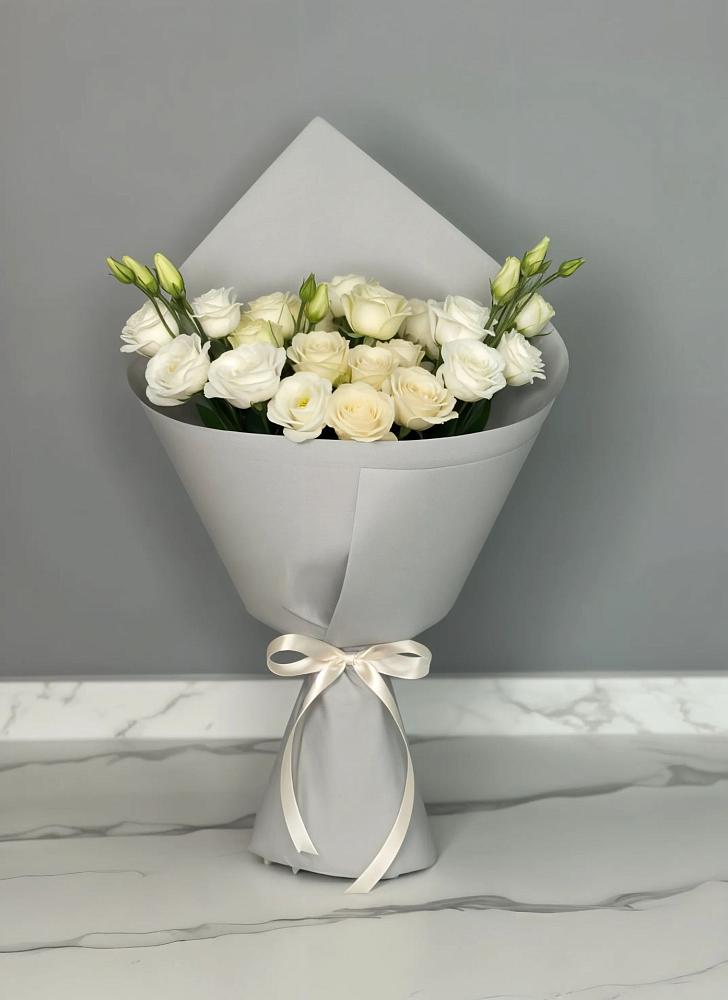 Букет цветов из: Розы и Лизиантусы в Синьково