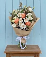 Букет цветов из:  Альстромерии, Лизиантусы, Розы и Хризантемы в Синьково