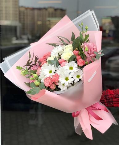 Букет цветов из: Розы, Лизиантусы и Хризантемы в Синьково