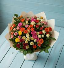 Букет Микс из разноцветных кустовых роз в Синьково